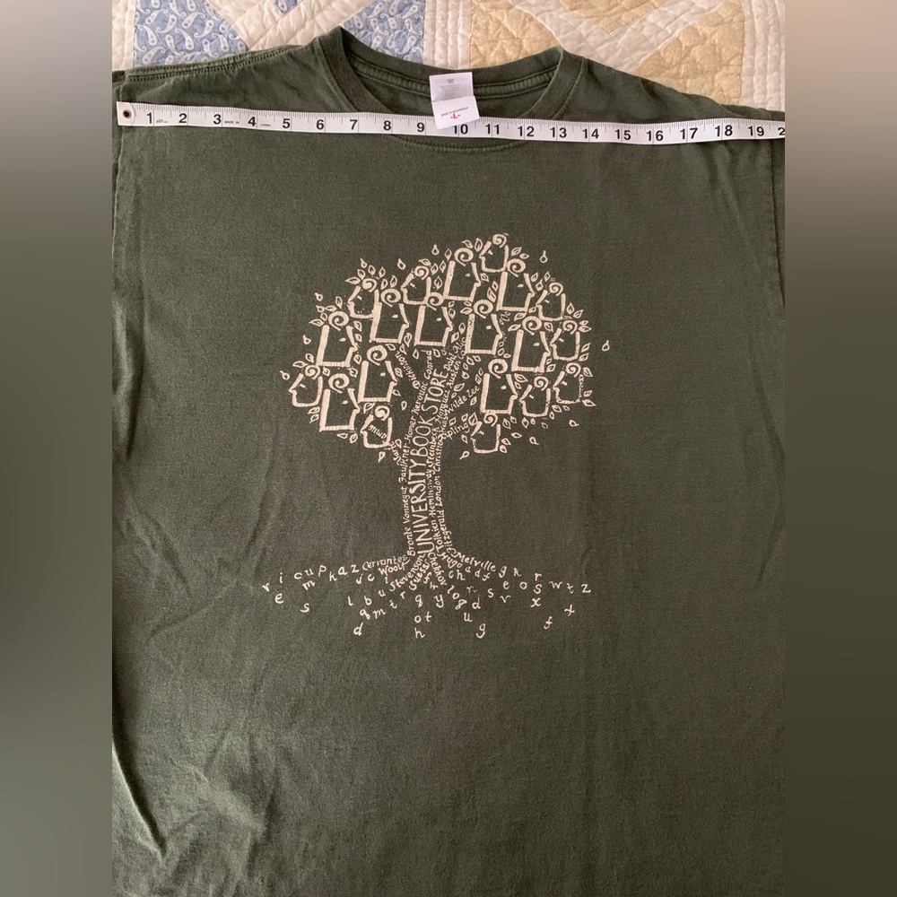 Large (Unisex) Book Lovers, PreShrunk “University BookStore” Green T-shirt